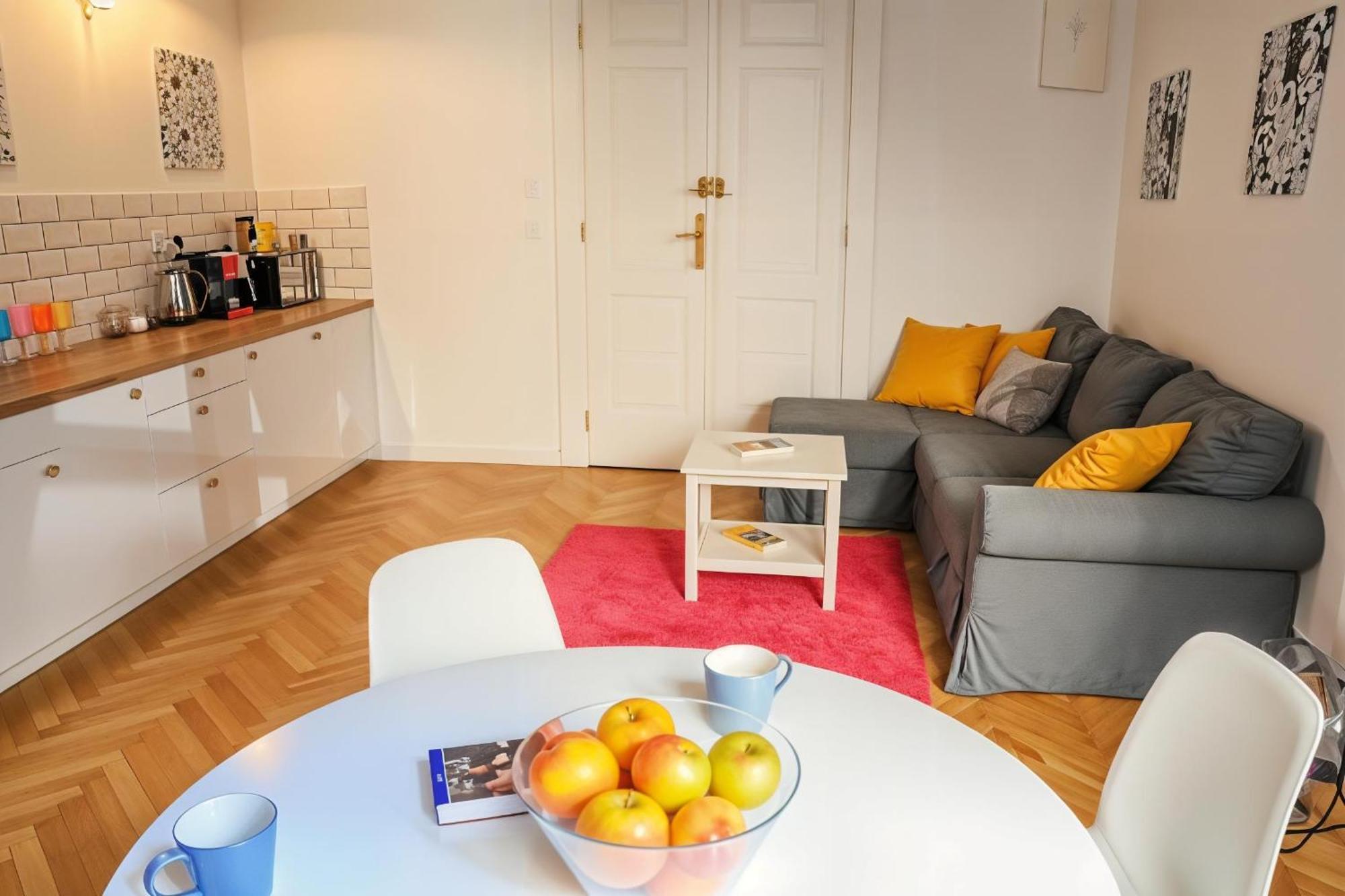 Classic One-Bedroom Apartment King Bed